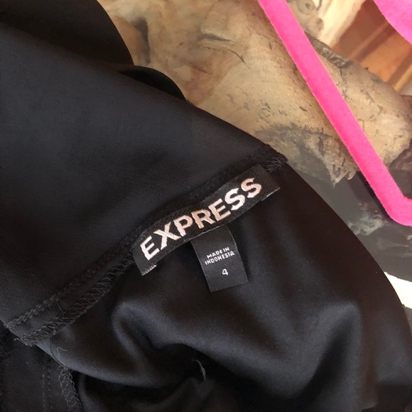 Express Romper! - Picture 4 of 4